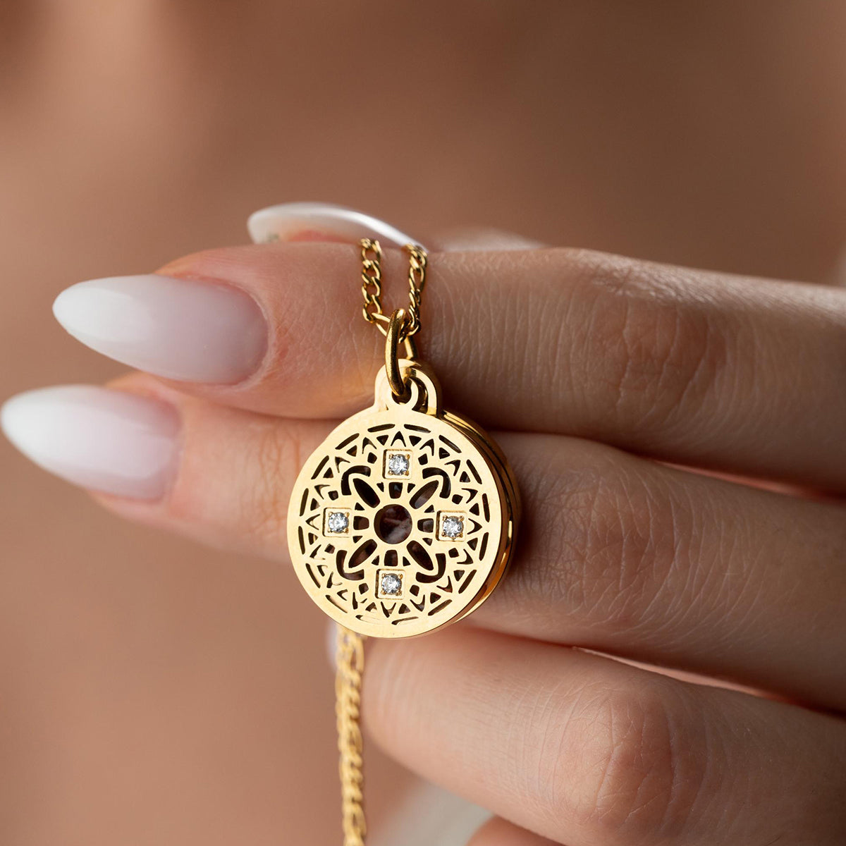 Custom Locket Necklace with Photo, Personalized Photo Pendant, Engravable Memorial Jewelry, Mothers Day Gift for Her