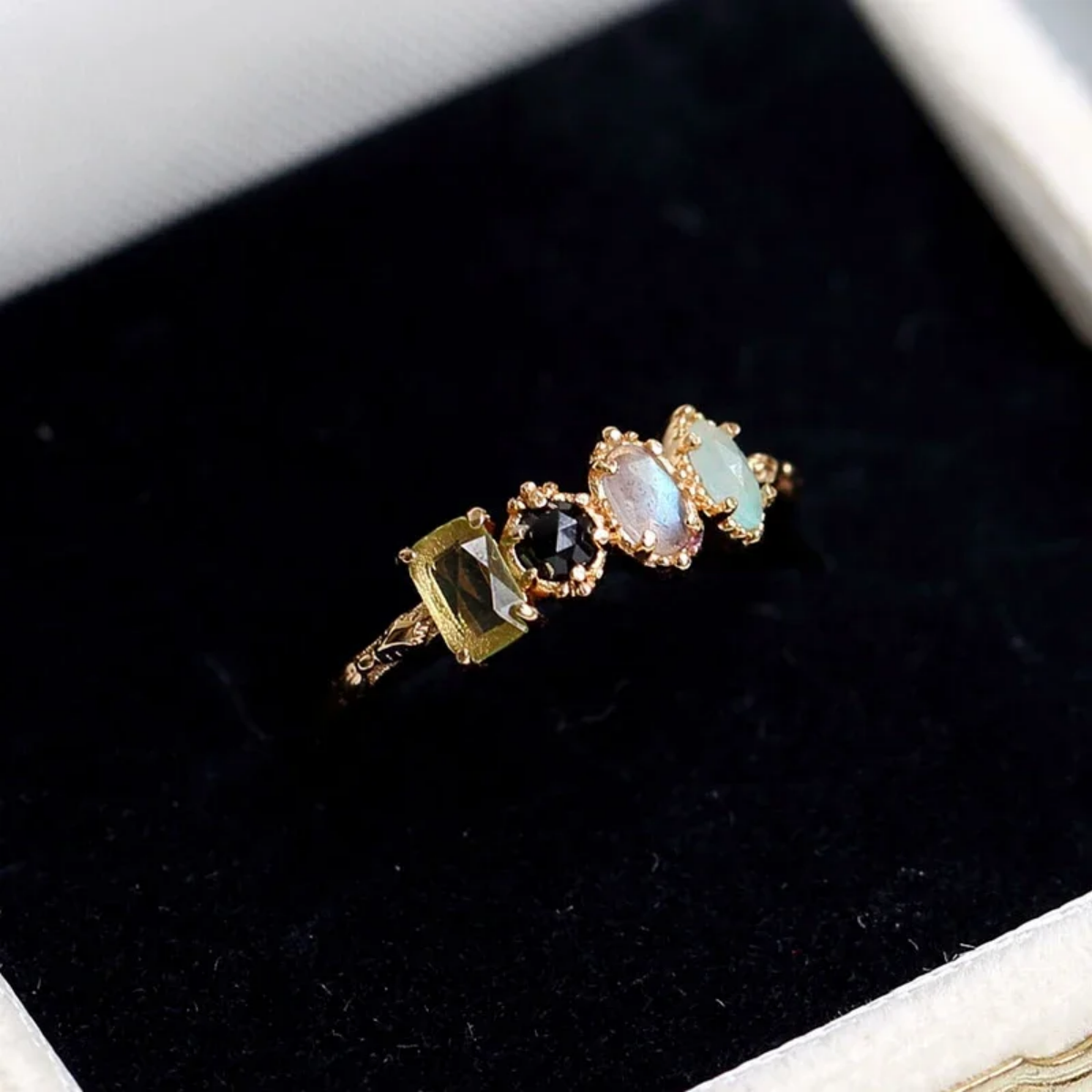 Personalized Multiple Stones Grandma Mom Family Ring Vintage Milgrain Ring