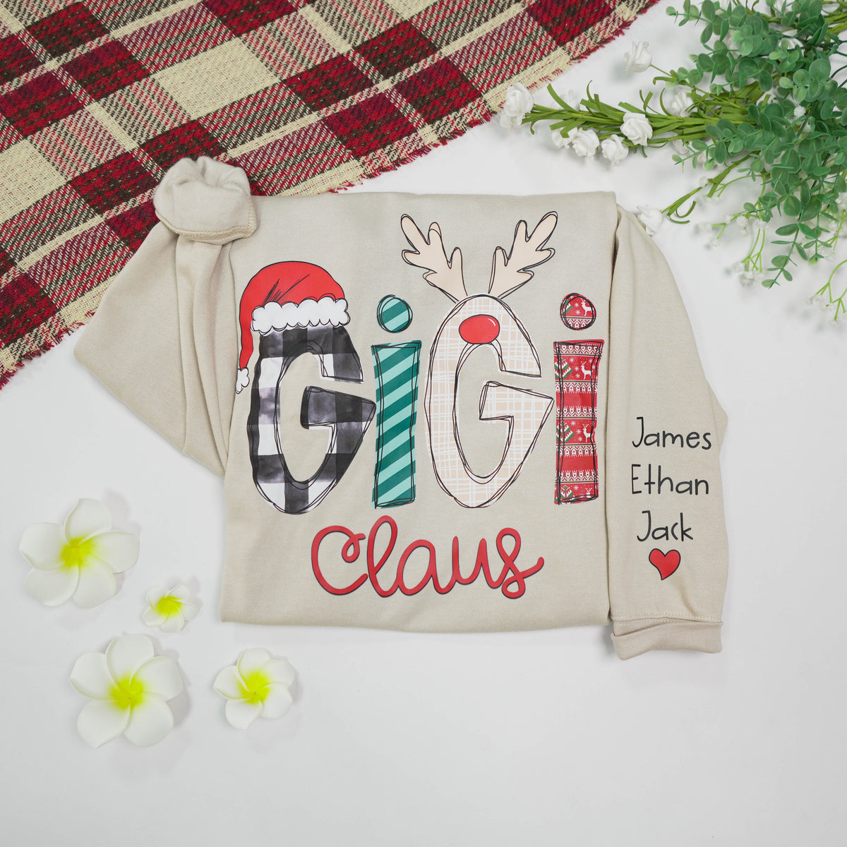 Personalized Mimi, Grandma Claus Christmas And Grandkids Sweatshirt