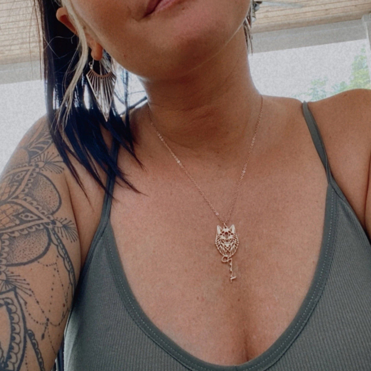 Custom Chain Animal Necklace with Name, Personalized Wolf/ Fox/ Mama Bear/ Lion Geometric Jewelry for Women, Memorial Gift for Her/Mother